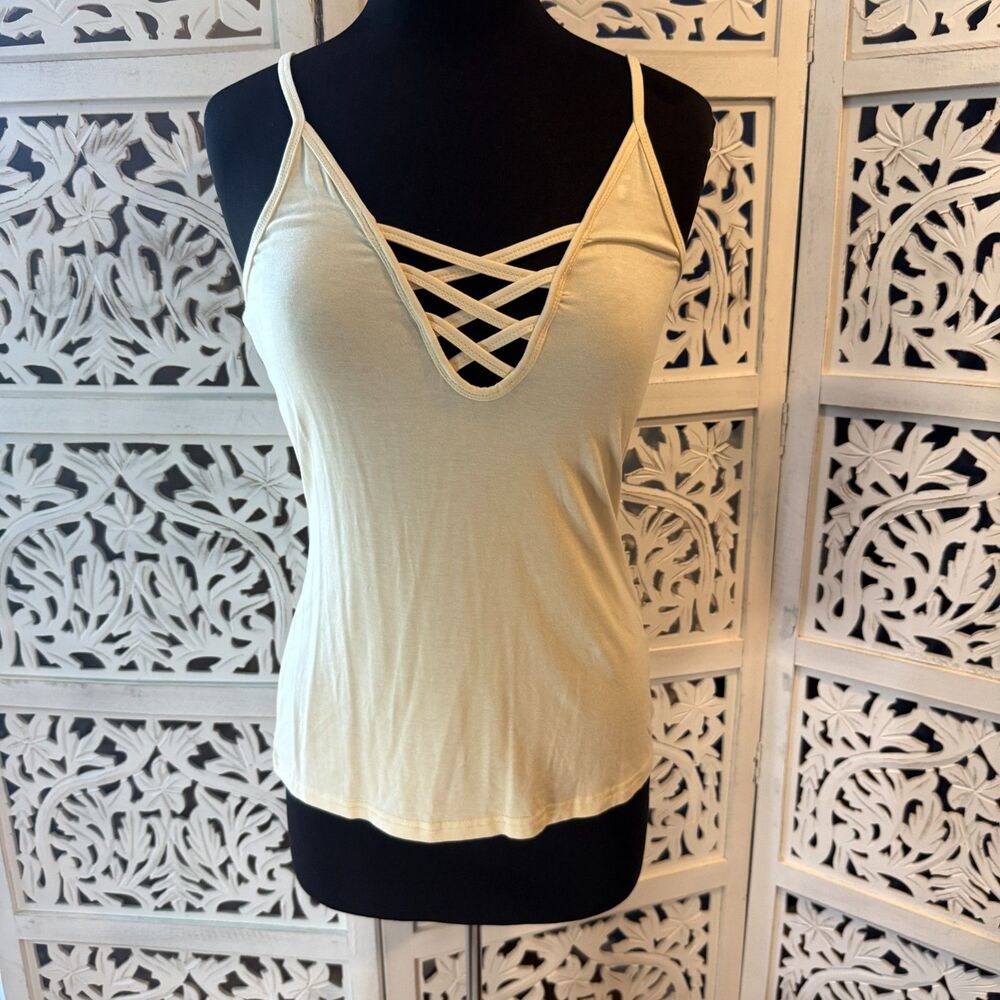 New with tags Cream Tank top by Buckle size Medium